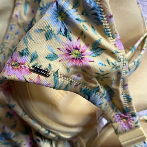 CHANGE BIKINI - Picture 4 of 8